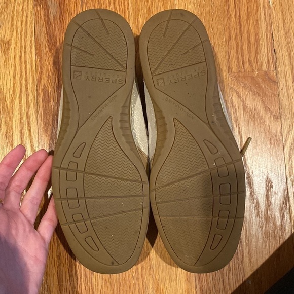 Used sperrys woman size 9 - Picture 4 of 7